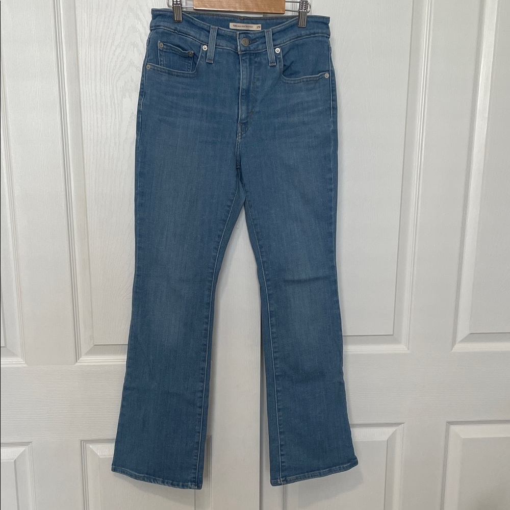 Levi's 725 Women's Medium Blue High Rise Bootcut Jeans